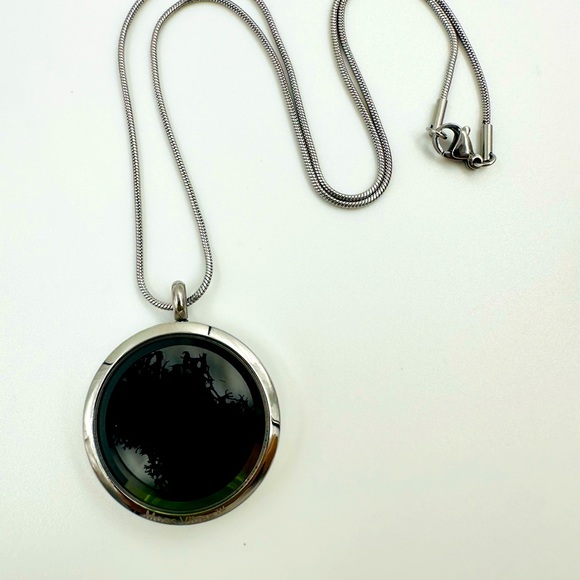 Eternal Moss Locket Pendant Necklace - Picture 6 of 14